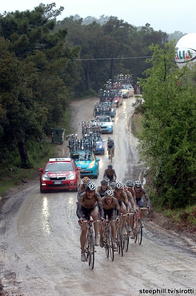 http://www.grassyknolltv.com/2010/giro-d-italia/07-chase-PIC110416140-640.jpg