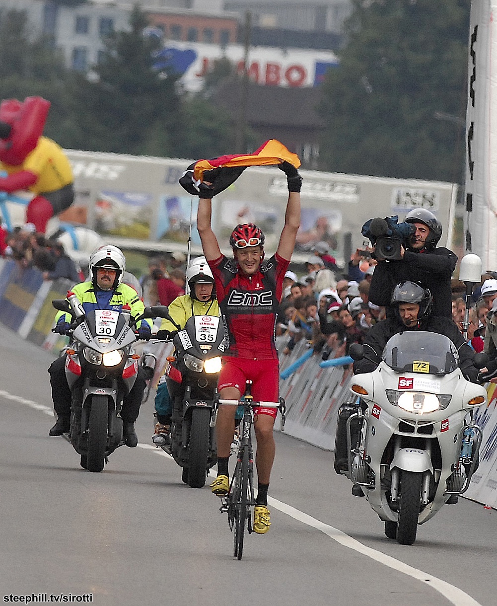 http://www.grassyknolltv.com/2010/tour-de-suisse/photos/stage-07/308-PIC119468266.jpg