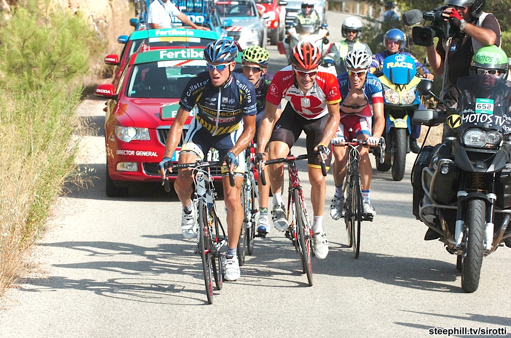 http://www.grassyknolltv.com/2011/vuelta-a-espana/photos/stage-03/270-PIC217180485.jpg